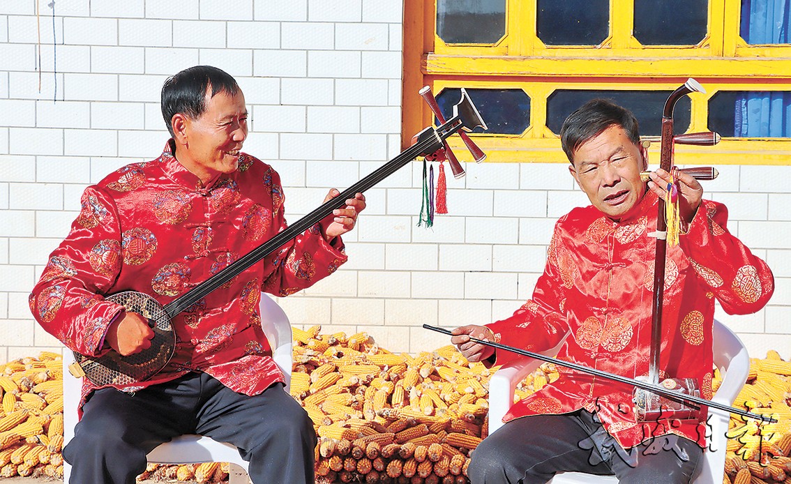 弹唱老调.JPG